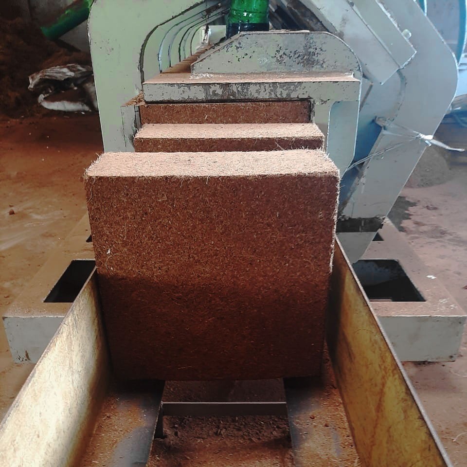 Coir processing machine producing compressed blocks